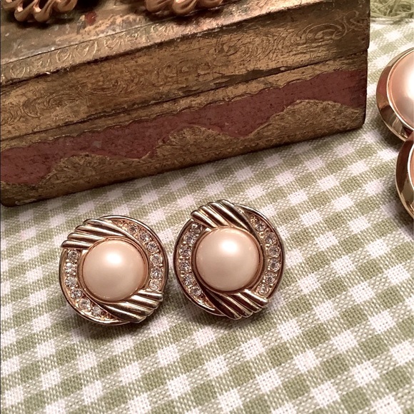 Bundle of 3 Vintage Pearl Earrings - Picture 5 of 5
